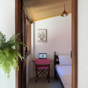 Albergue Vulva Women-only & Feminist Club, Trancoso